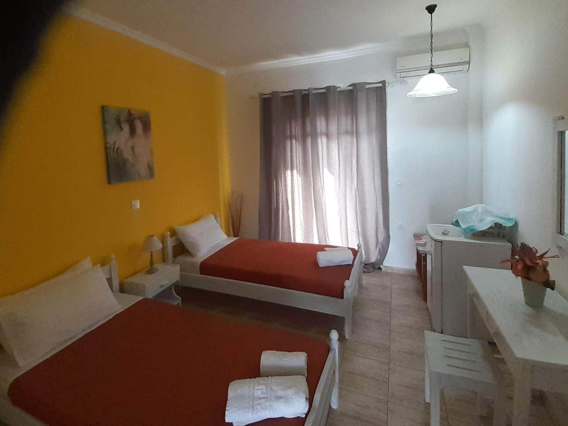Dimitris Apartments Messongi Mesongi Ruang foto